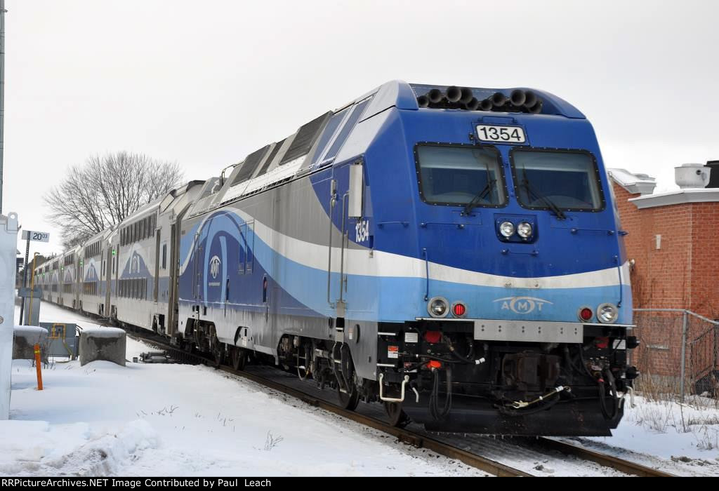 Outbound commuter shoves west